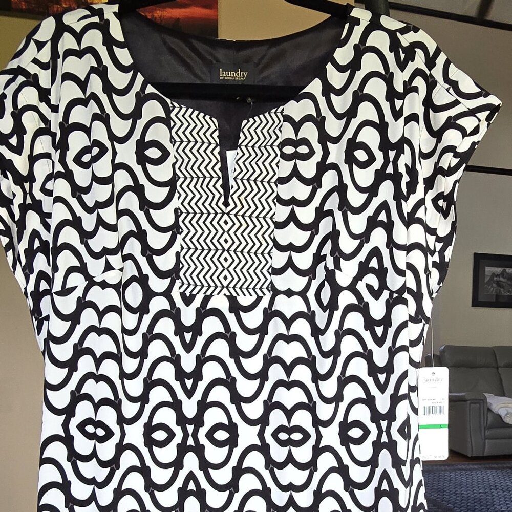 Laundry by Shelli Segal Black and White Geometric print shift dress. Size L  New